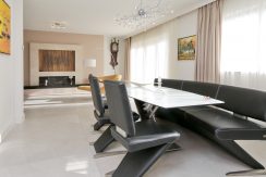 Vrijstaande dijkvilla van 275 m² en 20 meter diepe ZW tuin @Lijnden Akerdijk 112 Foto 30 woonk 01k
