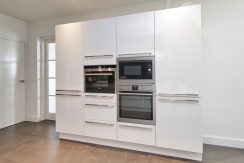 Vrijstaande dijkvilla van 275 m² en 20 meter diepe ZW tuin @Lijnden Akerdijk 112 Foto 32 keuken 01c