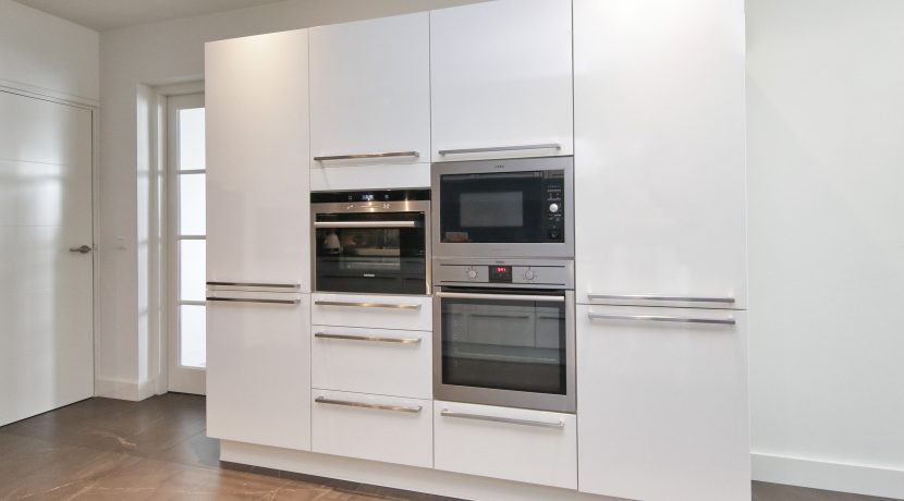 Vrijstaande dijkvilla van 275 m² en 20 meter diepe ZW tuin @Lijnden Akerdijk 112 Foto 32 keuken 01c