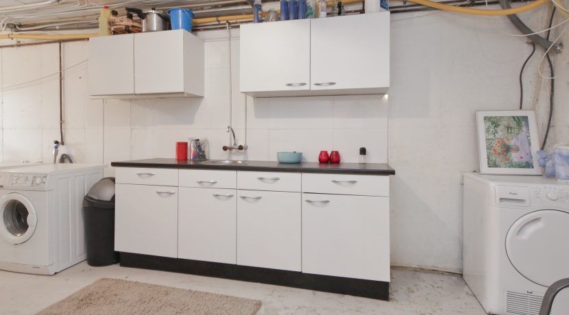 Vrijstaande dijkvilla van 275 m² en 20 meter diepe ZW tuin @Lijnden Akerdijk 112 Foto 43 doorgang en keuken 03b
