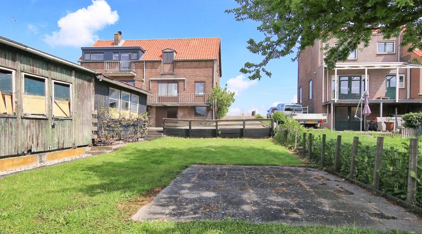 Helft van dubbele dijkwoning met vrij uitzicht en 21 meter ZW-tuin Akerdijk 139 @Badhoevedorp Foto 02 Achtergevel 01a