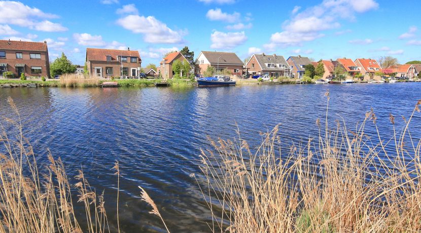 Helft van dubbele dijkwoning met vrij uitzicht en 21 meter ZW-tuin Akerdijk 139 @Badhoevedorp Foto 13 Gevel 01b