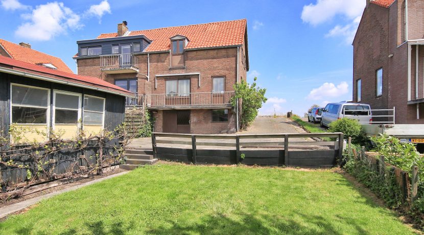 Helft van dubbele dijkwoning met vrij uitzicht en 21 meter ZW-tuin Akerdijk 139 @Badhoevedorp Foto 14 Achtergevel 01b