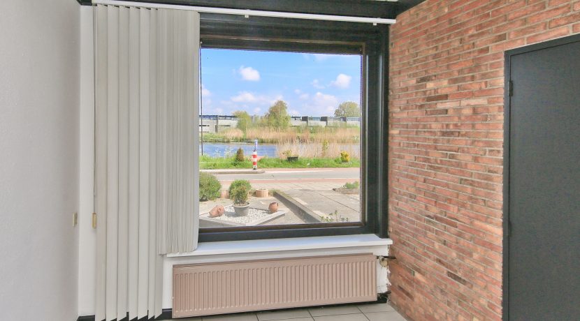 Helft van dubbele dijkwoning met vrij uitzicht en 21 meter ZW-tuin Akerdijk 139 @Badhoevedorp Foto 19 Woonkamer 01e