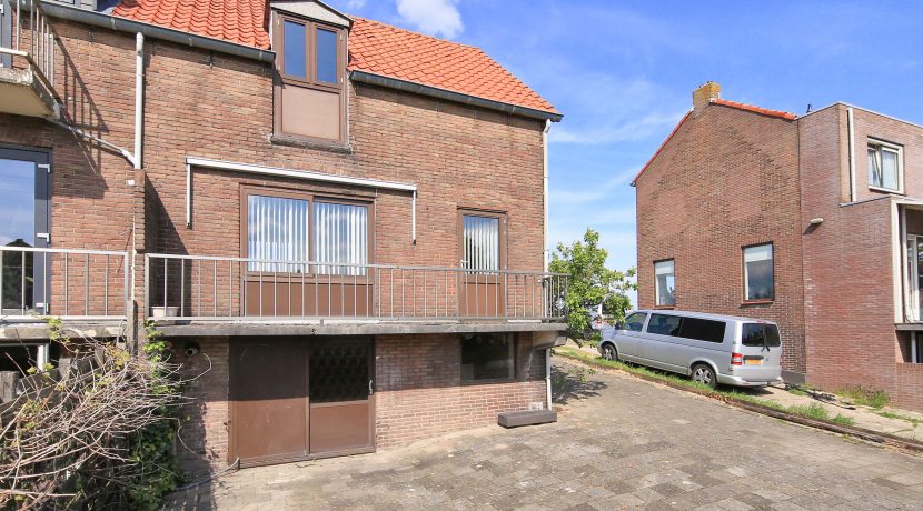 Helft van dubbele dijkwoning met vrij uitzicht en 21 meter ZW-tuin Akerdijk 139 @Badhoevedorp Foto 28 Achtergevel 01c