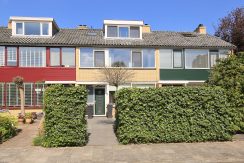 Modern en duurzaam verbouwd familiehuis met ruim 11 meter tuin op het westen @Badhoevedorp Keesomstraat 3 Foto 01 Gevel 01a