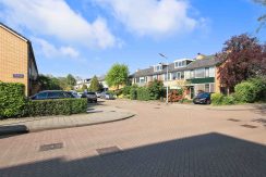 Modern en duurzaam verbouwd familiehuis met ruim 11 meter tuin op het westen @Badhoevedorp Keesomstraat 3 Foto 13 Gevel 01b