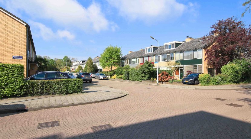 Modern en duurzaam verbouwd familiehuis met ruim 11 meter tuin op het westen @Badhoevedorp Keesomstraat 3 Foto 13 Gevel 01b