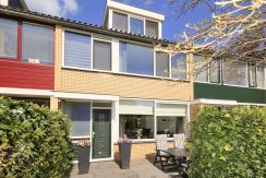 Modern en duurzaam verbouwd familiehuis met ruim 11 meter tuin op het westen @Badhoevedorp Keesomstraat 3 Foto 14 Gevel 01c