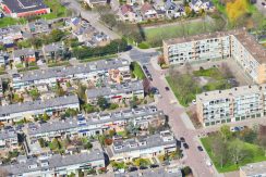 Modern en duurzaam verbouwd familiehuis met ruim 11 meter tuin op het westen @Badhoevedorp Keesomstraat 3 Foto 44 Luchtfoto 01a
