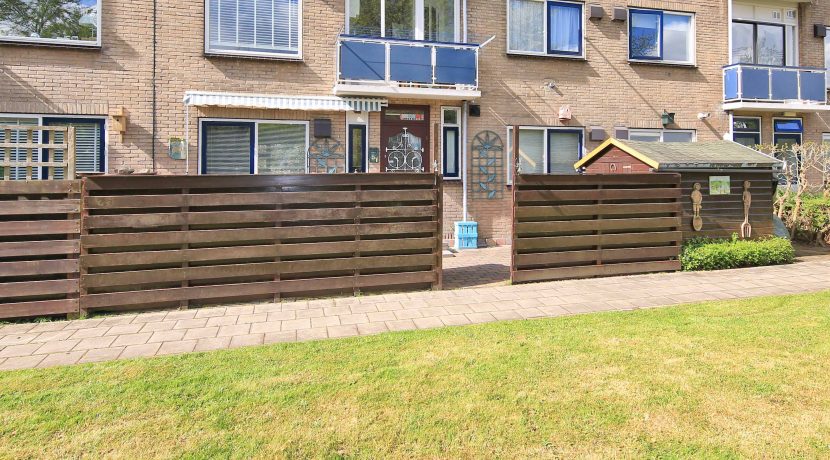 Ruim te moderniseren 4-kamerappartement met voor- en achtertuin @Badhoevedorp Wijnmalenstraat 37 Foto 25 achtergevel 02b