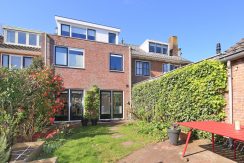 Tophuis op Toplocatie! Mddenwoning met vrij uitzicht@Badhoevedorp Spechtstraat 8 Foto 02 Achtergevel 01a