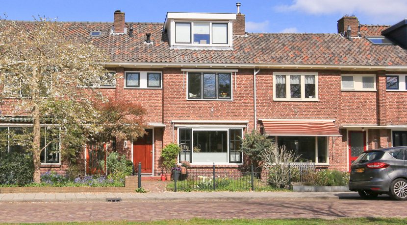 Tophuis op Toplocatie! Mddenwoning met vrij uitzicht@Badhoevedorp Spechtstraat 8 Foto 15 Gevel 01b