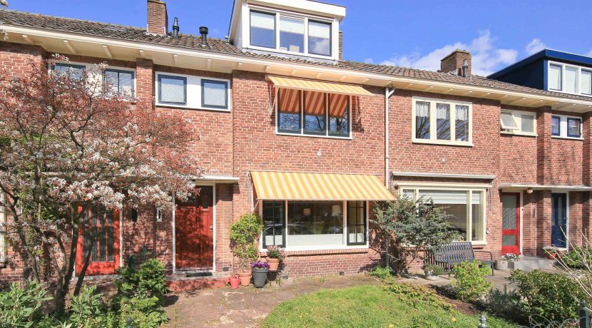 Tophuis op Toplocatie! Mddenwoning met vrij uitzicht@Badhoevedorp Spechtstraat 8 Foto 16 Gevel 01c