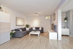 Gaaf beneden appartement met vier kamers en grote tuin @Badhoevedorp Meidoornweg 240 Foto 04 Woonkamer 01b