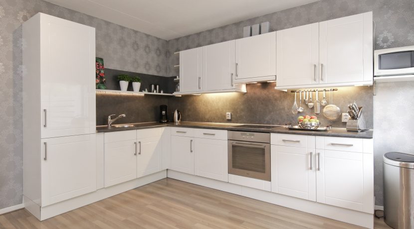 Gaaf beneden appartement met vier kamers en grote tuin @Badhoevedorp Meidoornweg 240 Foto 05 Keuken 01a