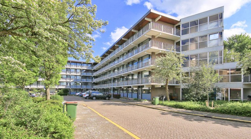 Gaaf beneden appartement met vier kamers en grote tuin @Badhoevedorp Meidoornweg 240 Foto 11 Gevel 01b