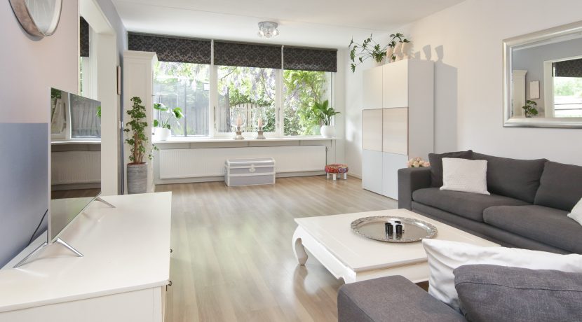 Gaaf beneden appartement met vier kamers en grote tuin @Badhoevedorp Meidoornweg 240 Foto 14 Woonkamer 01c