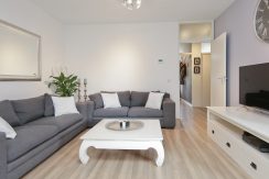 Gaaf beneden appartement met vier kamers en grote tuin @Badhoevedorp Meidoornweg 240 Foto 16 Woonkamer 01e
