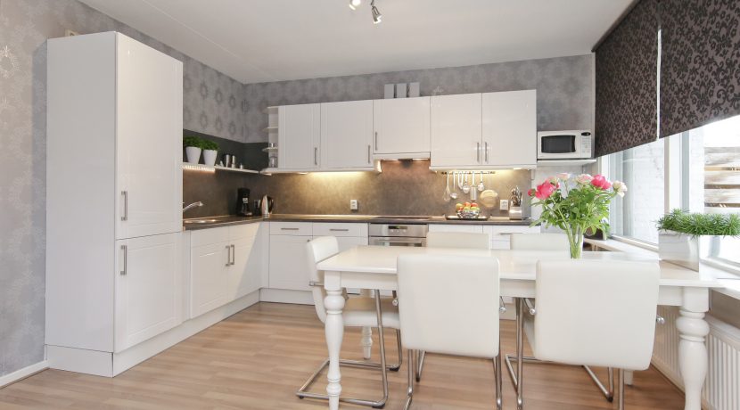 Gaaf beneden appartement met vier kamers en grote tuin @Badhoevedorp Meidoornweg 240 Foto 20 Keuken 01i
