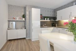 Gaaf beneden appartement met vier kamers en grote tuin @Badhoevedorp Meidoornweg 240 Foto 21 Keuken 01j
