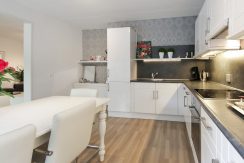 Gaaf beneden appartement met vier kamers en grote tuin @Badhoevedorp Meidoornweg 240 Foto 22 Keuken 01k