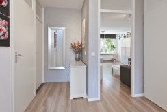 Gaaf beneden appartement met vier kamers en grote tuin @Badhoevedorp Meidoornweg 240 Foto 30 Hal 01b
