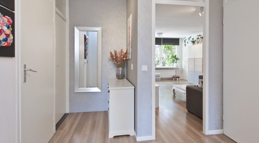 Gaaf beneden appartement met vier kamers en grote tuin @Badhoevedorp Meidoornweg 240 Foto 30 Hal 01b