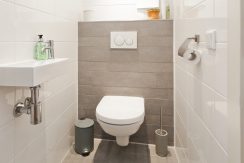 4-kamer app met geweldig uitzicht op Sloterplas @Amsterdam Osdorpplein 82 Foto 30 Toilet 01a