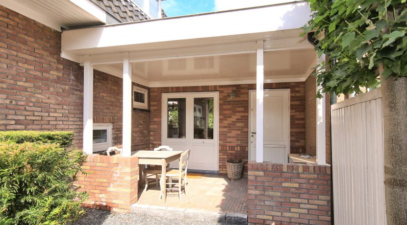 Stijlvolle vooroorlogse woning @Badhoevedorp Leeuwerikstraat 47 Foto 32 Loggia voor 01b