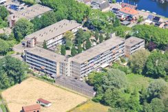 Ruim beneden appartement met vier kamers en zeer grote tuin op het zuidoosten @Badhoevedorp Meidoornweg 174 Foto 30 luchtfoto