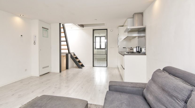 2-kamer app met balkon en terras op levendige locatie @Amsterdam Ten Katestraat 63-4 Foto 04 woonkamer 01a