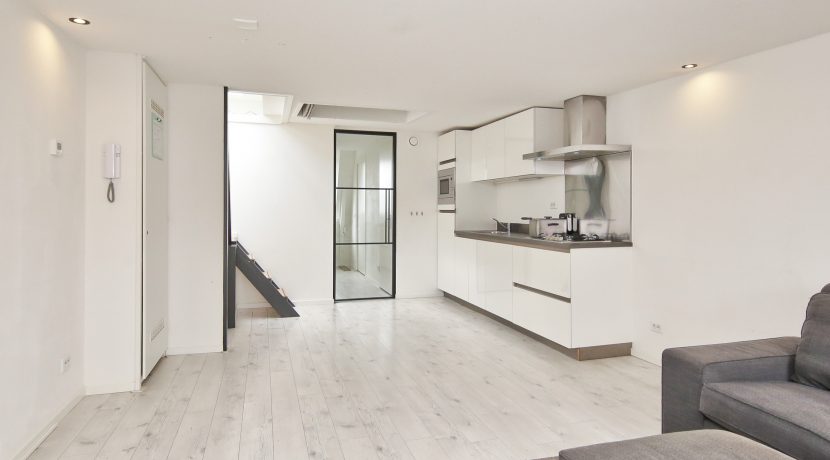 2-kamer app met balkon en terras op levendige locatie @Amsterdam Ten Katestraat 63-4 Foto 09 keuken 01b