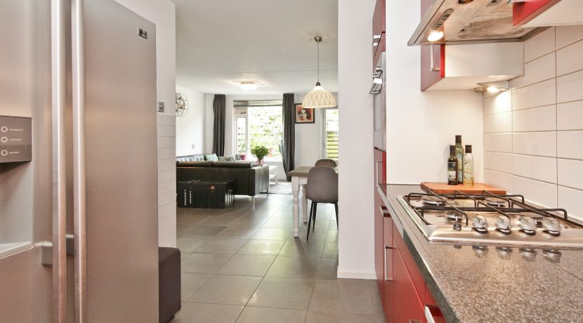 Maisonnette met 5 kamers en tuin @Badhoevedorp Thomsonstraat 61 foto 18 keuken 01b