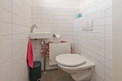 Maisonnette met 5 kamers en tuin @Badhoevedorp Thomsonstraat 61 foto 29 toilet 01a