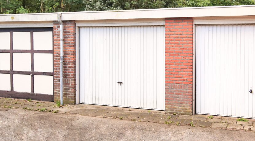 Gezinswoning met diepe achtertuin @Badhoevedorp Farmanstraat 4 Foto 36 garage