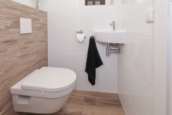 Ruime middenwoning met supertuin @Badhoevedorp Irislaan 19 Foto 18 Toilet 01a