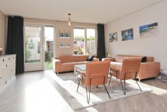 Ruime middenwoning met supertuin @Badhoevedorp Irislaan 19 Foto 21 Woonkamer 01e