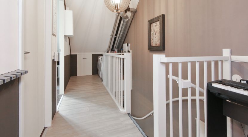 Ruime middenwoning met supertuin @Badhoevedorp Irislaan 19 Foto 40 Overloop 01a