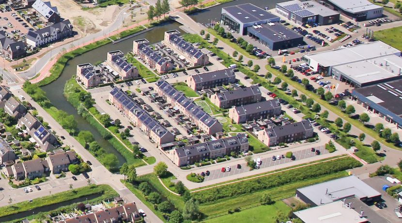 Ruime middenwoning met supertuin @Badhoevedorp Irislaan 19 Foto 50 Luchtfoto 01a