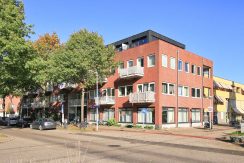 Stoere Super Studio van 30 m² @Amsterdam-Sloten Laan van Vlaanderen 141-B8 Foto 01 Gevel 01a