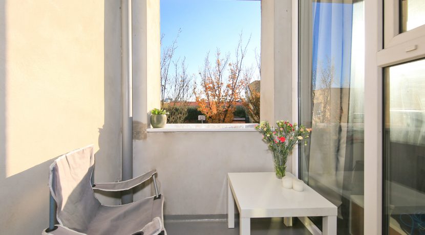 Stoere Super Studio van 30 m² @Amsterdam-Sloten Laan van Vlaanderen 141-B8 Foto 07 Terras 01a