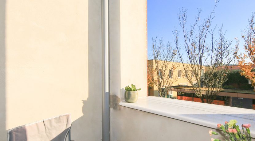 Stoere Super Studio van 30 m² @Amsterdam-Sloten Laan van Vlaanderen 141-B8 Foto 08 Terras 01b