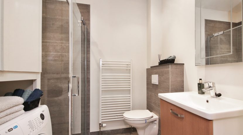 Stoere Super Studio van 30 m² @Amsterdam-Sloten Laan van Vlaanderen 141-B8 Foto 15 Badkamer 01a