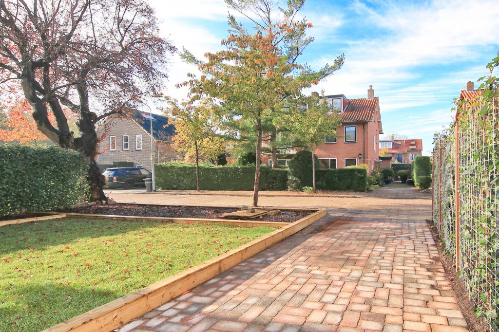 half vrijstaande villa met garage Badhoevedorp Parkietstraat 34 Foto 47 tuin 02a Onkenhout