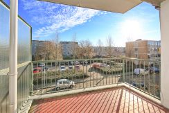 Ruim te moderniseren driekamer appartement op de 2e etage met lift en vrij uitzicht @Badhoevedorp-Centrum Einsteinlaan 21 Foto 07 balkon 01a