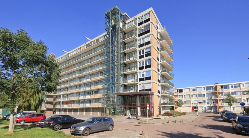 Ruim te moderniseren driekamer appartement op de 2e etage met lift en vrij uitzicht @Badhoevedorp-Centrum Einsteinlaan 21 Foto 08 entree 01a