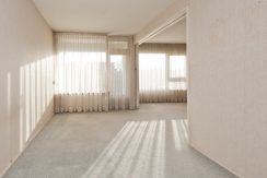 Ruim te moderniseren driekamer appartement op de 2e etage met lift en vrij uitzicht @Badhoevedorp-Centrum Einsteinlaan 21 Foto 12 woonkamer 01c