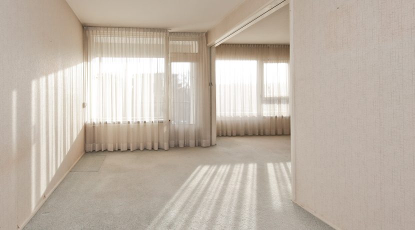 Ruim te moderniseren driekamer appartement op de 2e etage met lift en vrij uitzicht @Badhoevedorp-Centrum Einsteinlaan 21 Foto 12 woonkamer 01c