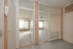 Ruim te moderniseren driekamer appartement op de 2e etage met lift en vrij uitzicht @Badhoevedorp-Centrum Einsteinlaan 21 Foto 19 hal 01b